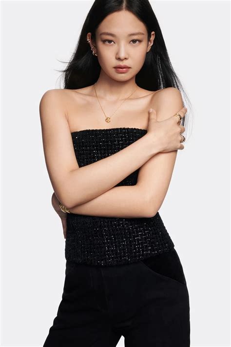 jennie in Chanel jewelry